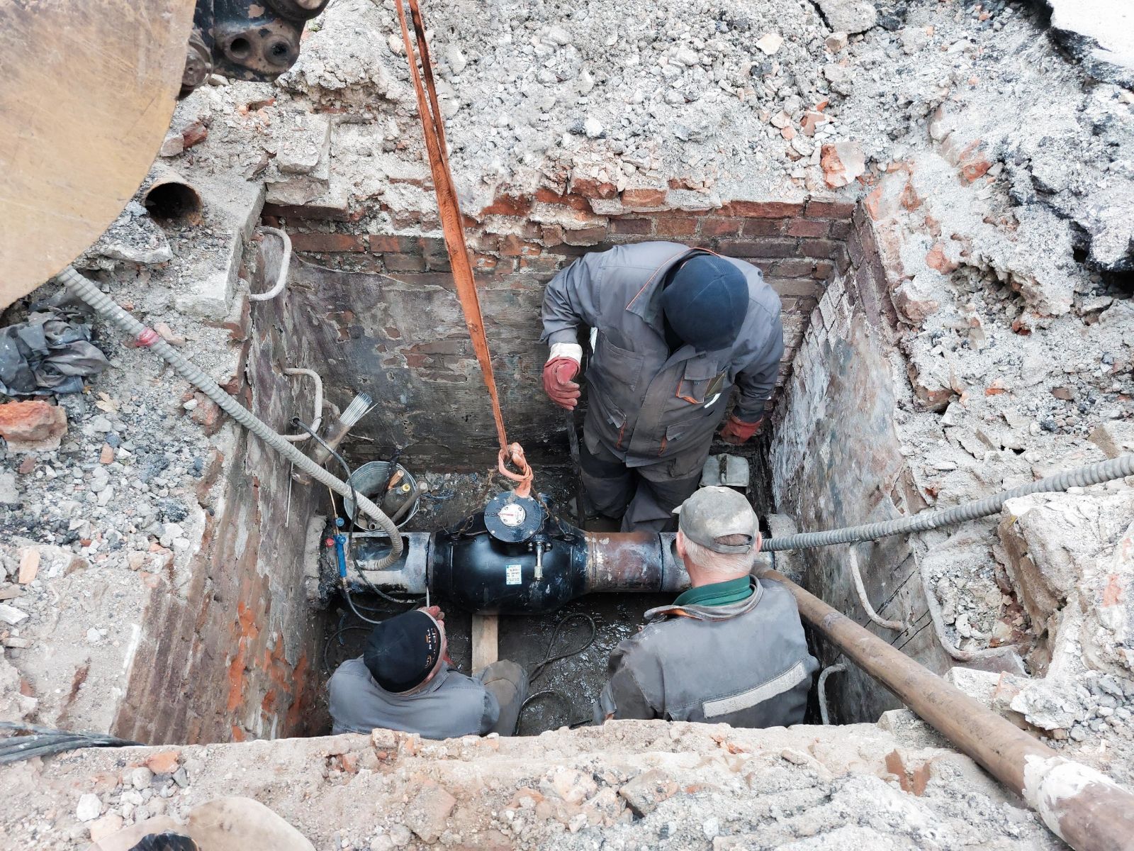У Харкові на підземному газопроводі  замінили застарілу засувку 